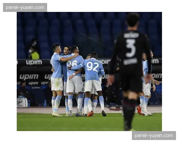 战术板：剖析博洛尼亚双边翼卫频繁换位，如何提升进攻宽度与传中点的多样性