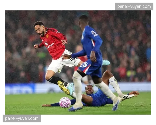 卡里克中场三核完美锁死利兹联352阵型肋部空档